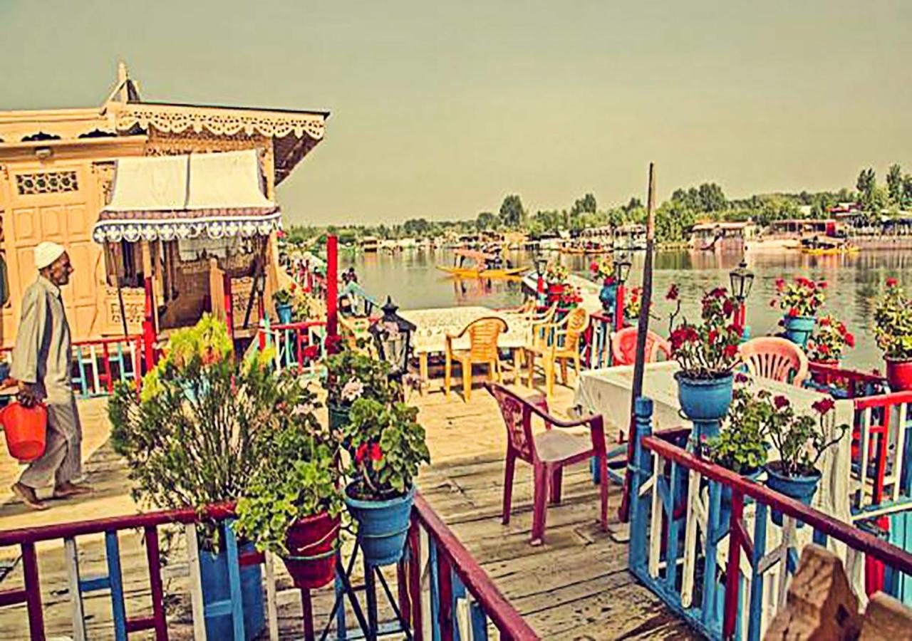 Chicago Group Of Houseboats Hotel Srinagar  Exterior photo